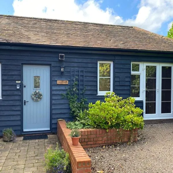 Secluded Countryside Retreat for Four, Gloucester, hotel v destinaci Redmarley DʼAbitot