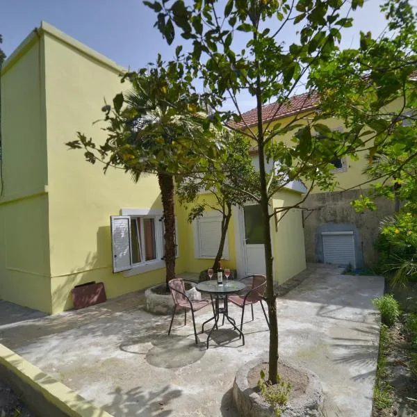 Apartment Glorija, hotel v destinaci Kamenari