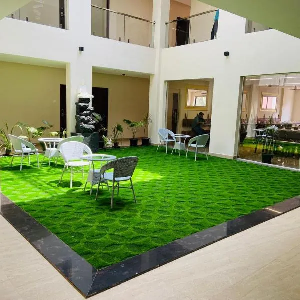 Zip By Spree Hotels Neelam Nakshatra, hotel Kudāl városában