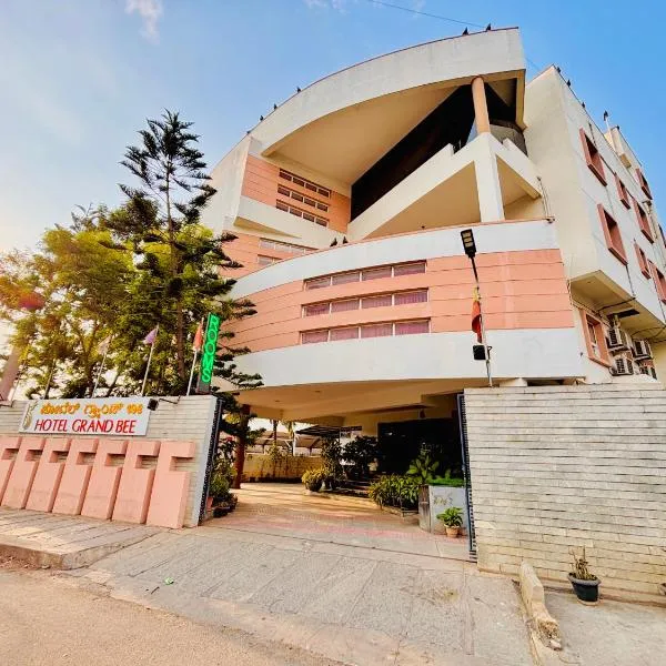 Hotel Grand Bee , Yeshwanthpur Junction, hotel di Bangalore
