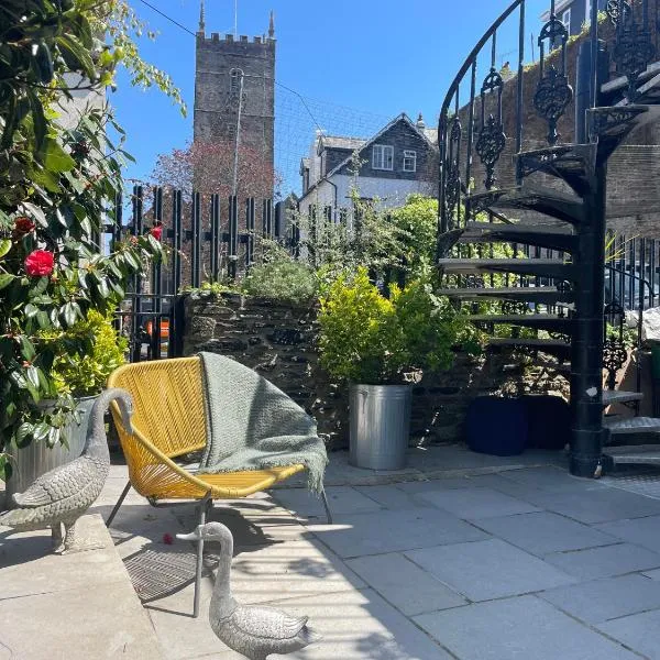 Just B -Town Centre, 2 x Double bedroom Garden Apartment - 55" Smart TV, full kitchen, Nkuku furnishing, great shower! St Elmo Cottage, hotel v destinaci Dartmouth
