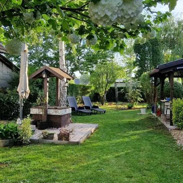 Lovely Cottage Home, hotel in Velence