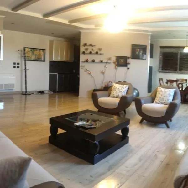 Andi guest house, hotel v destinaci Fier
