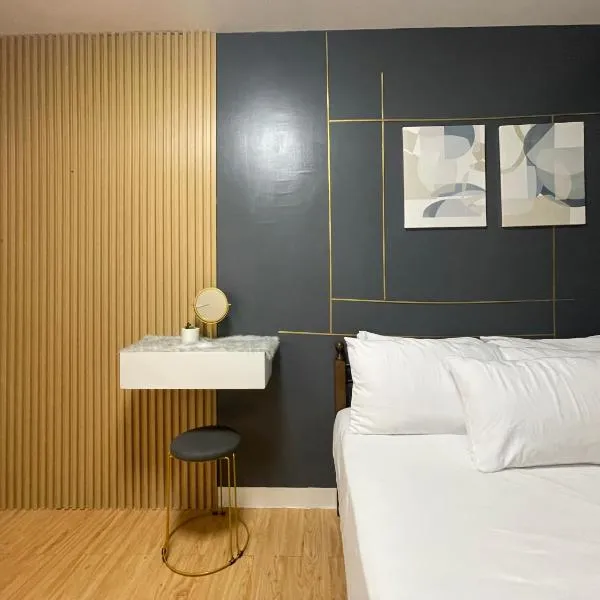 AR10 & AR11 1 bed 1 bath near airport, hotel in Davao City