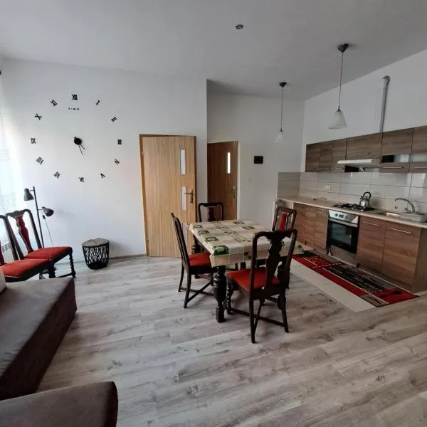 Apartament nad jeziorem, hotel v destinácii Ryn