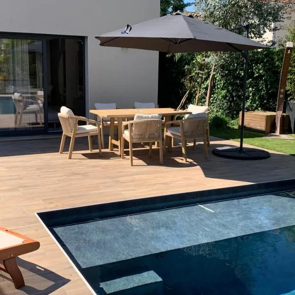 Villa Meyzieu Grand Large – hotel w mieście Meyzieu