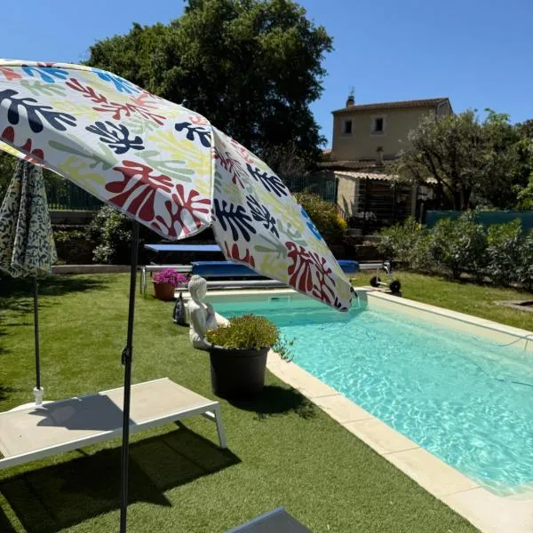 Gite climatisé avec piscine sur les hauteurs de Bollene, Hotel in Bollène