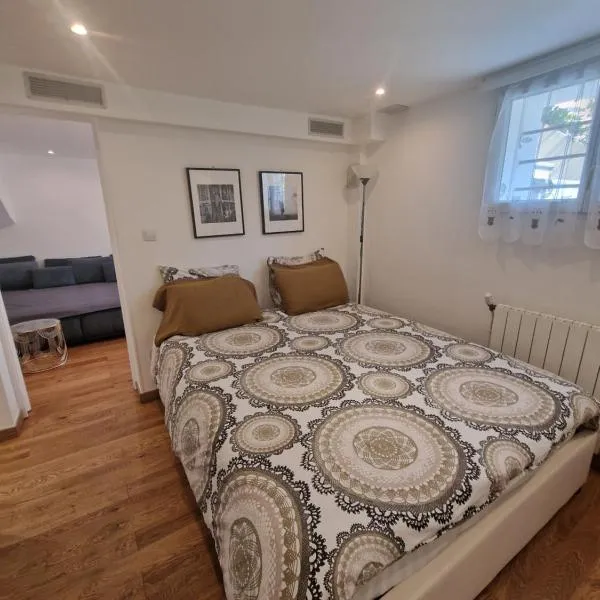 Studio Drancy avec Jardin 45 m2, hotel v destinácii Drancy