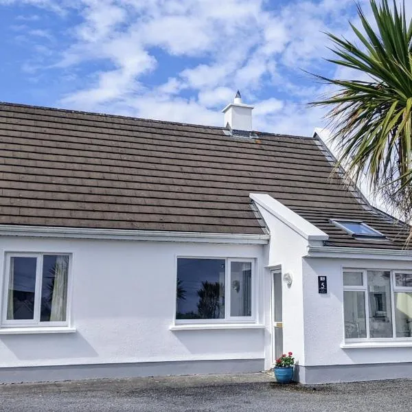 Cúig Cottage - Wild Atlantic Way, Galway, hotel in Inverin