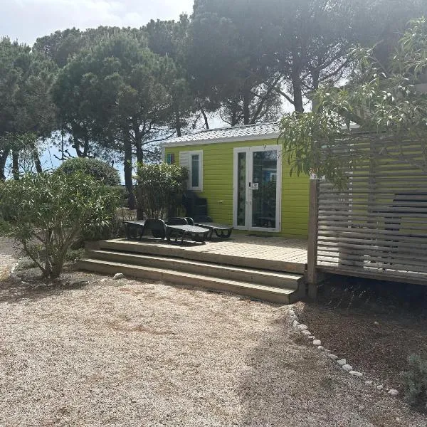 Menthalo 4 étoiles La Presqu île du Barcarés Mobil Home 6 pers premium climatisé, hotel a Le Barcarès