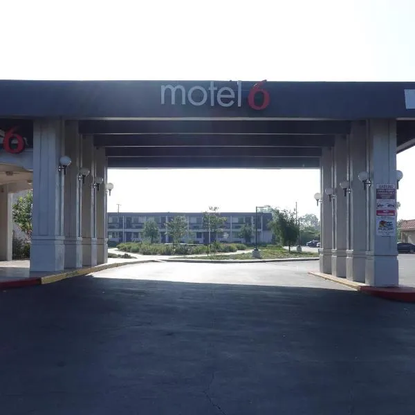 Motel 6-Claremont, CA, hotel u gradu 'Claremont'