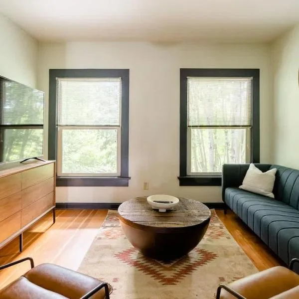 Stay Portland - Moab Vibes in PDX- Walk to Local Coffee & Food, hotel in Portland