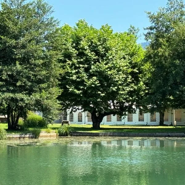 Les Lodges du Lac, hotel v destinácii Saint-Alban-de-Montbel