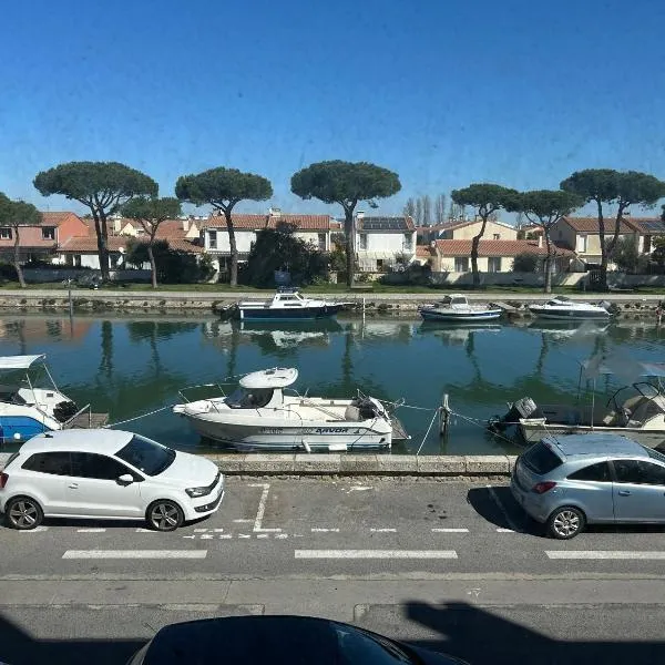 Appt t2 cabine parking privée superbe vue canal, hotel v destinácii Palavas-les-Flots