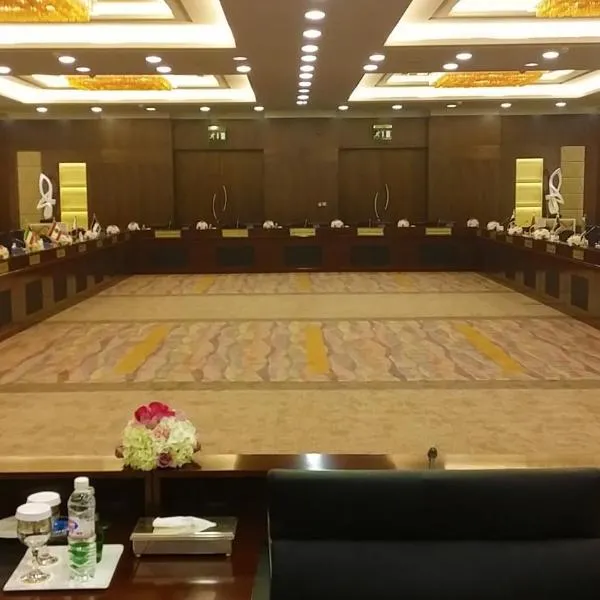 Crowne Plaza Kuwait Al Thuraya City by IHG, hotel u gradu Kuvajt