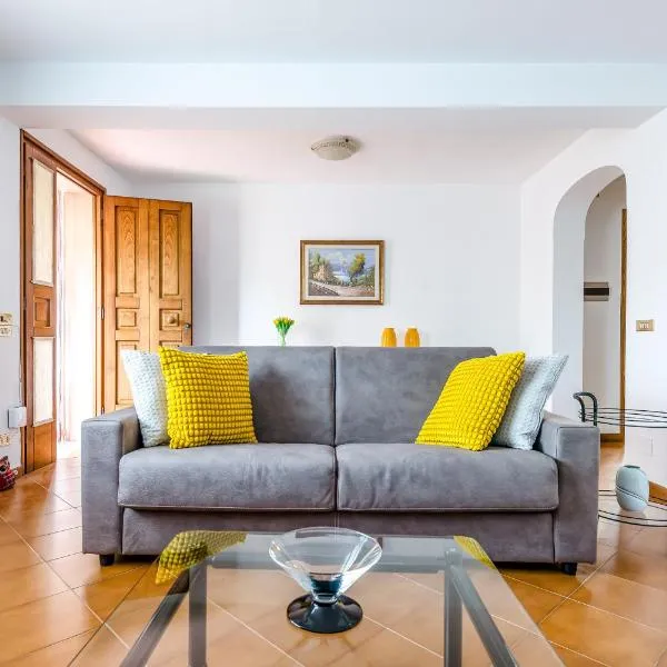 Hostly-Il Viale-Garden House between Pisa e Lucca, hotel in Lucca