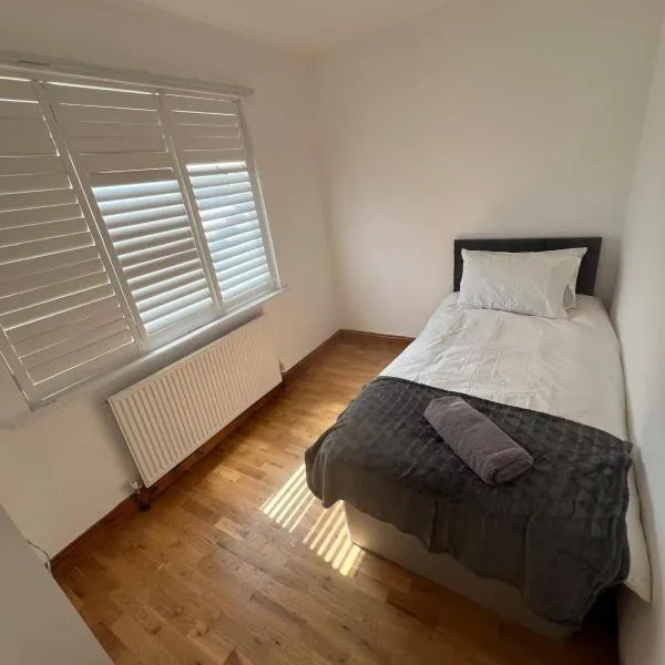 Good Priced Single Rooms in Northolt, hotel in Northolt