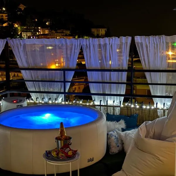 Appartamento Rapallo Sky Garden Maria Jose Liguria - Attico vista mare - Terraces - 2 bagni- 2 Camera da Letto - Box, Wi-fi, Idromassaggio Free inteiro Attico per Voi, con Ascensore、ラパッロのホテル