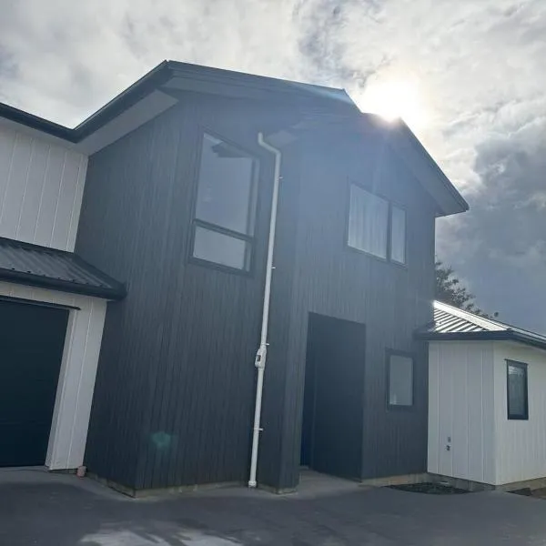 Brand-new Family Retreat in Riverhead 4BR Home、Riverheadのホテル