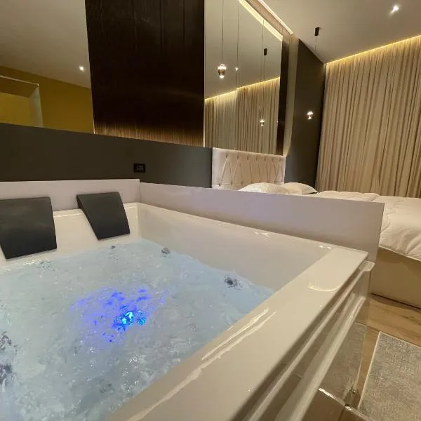 Luxury Jacuzzi Suite- Astir,Tirana, hotel v destinaci Tirana