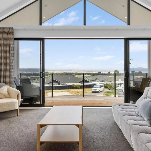 Peaceful Taupo Escape With King Suite and Comfort, hotel in Taupo