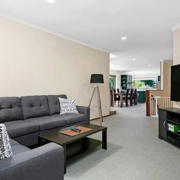 Tuis Place, Spacious 3BR Retreat Near Town Centre, hotel in Taupo