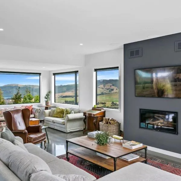 Peaceful Luxury Retreat with Lake Views and Spa Pool, ξενοδοχείο σε Taupo