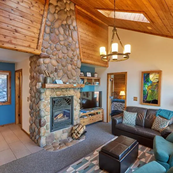 Heart of Superior Lake Cabin 15 Mi to Lutsen Mtn!, hotel in Schroeder