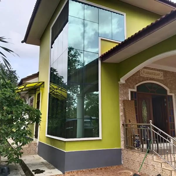 BESUT Homestay Hejau 5R3B, hotel v destinaci Kampong Amir