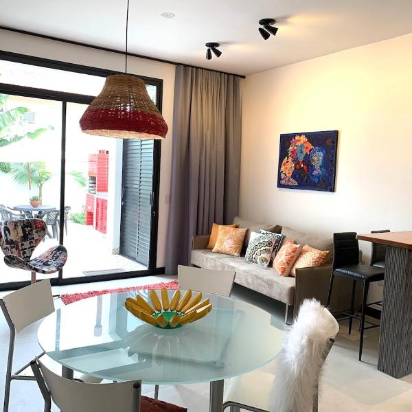 Casa linda, ótima localização, 2 vagas de garagem