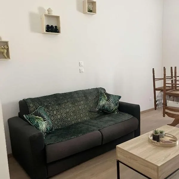 Appartement douzens, hotel v destinaci Douzens