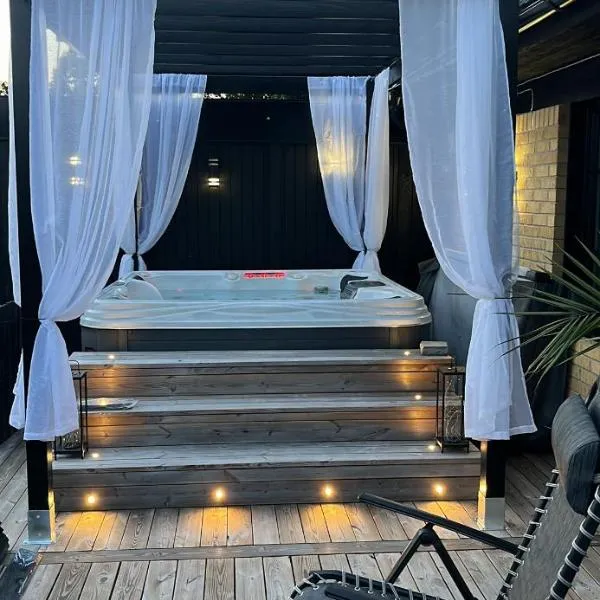 Cozy house close to the sea, hotel in Ystad