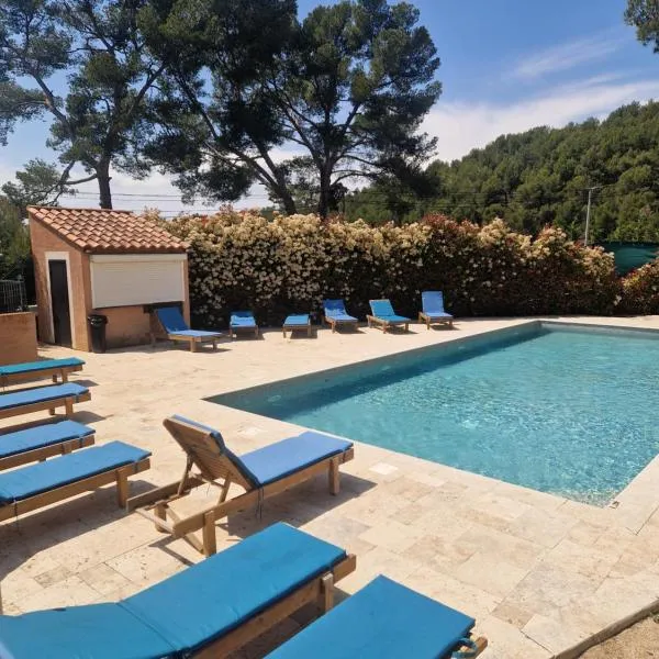Camping Aux Portes De Cassis, hotel in La Bédoule