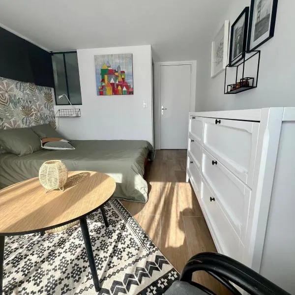 studio indépendant rdc – hotel w mieście Créon