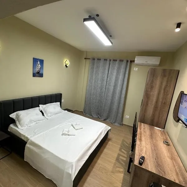TRIZONE Studio & Apartaments, מלון בגולם