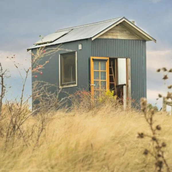 Altitude - A Tiny House Experience in a Goat Farm by Tiny Away, hotel v destinaci Romsey