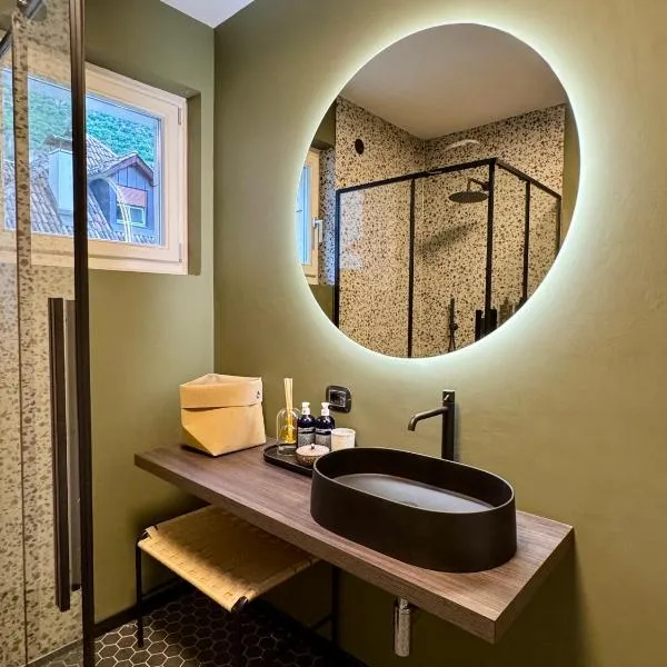 VILLAREJA - Stilvolle ruhige Boutique-Suite mit Terrasse, Designbad und Altstadtblick im Herzen von Bozen, hotel in Bolzano