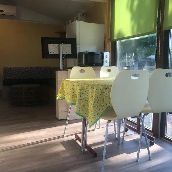 Camping El Roble, hotel v destinaci Valderrobres