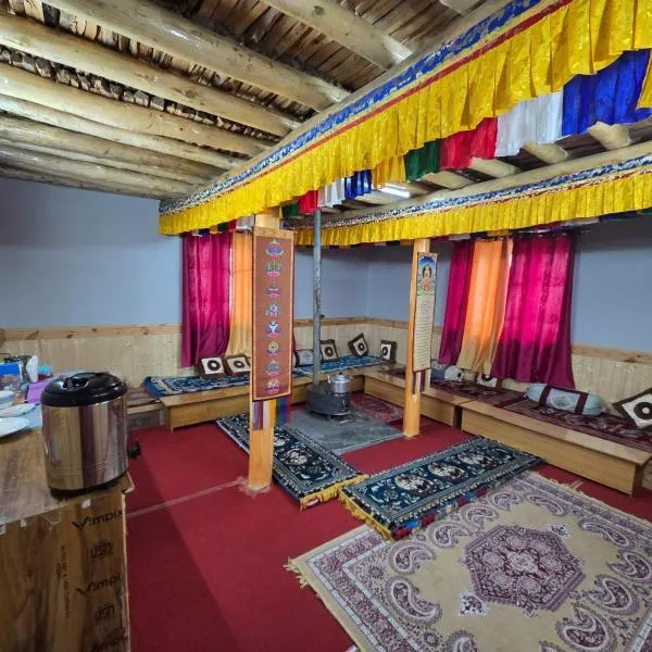 Hozer Homestay, hotel v destinaci Kaza