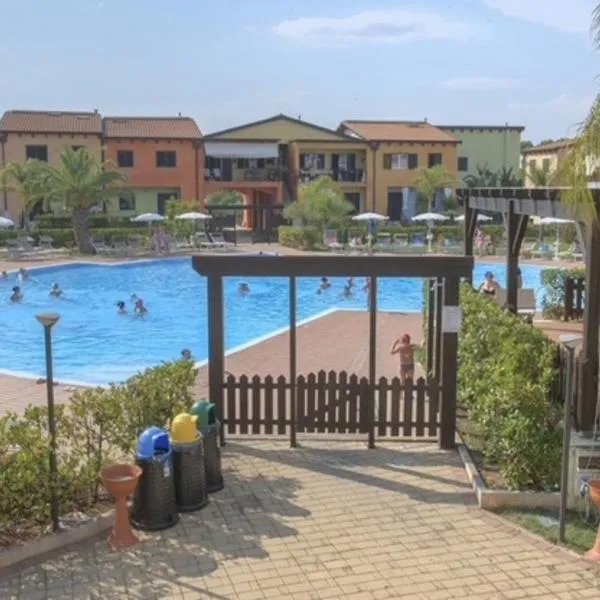 Casa Vacanze Ginevra & Carlotta Villaggio RIVAZZURRA POLICORO, hotel v destinaci Policoro