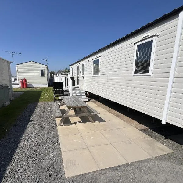 3 Bedroom Modern Caravan Sleeps up to 8, hotel v destinaci Millom