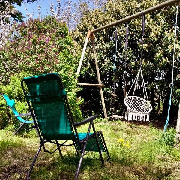 Studio à la campagne proche du lac, hotel v destinaci Chenereilles