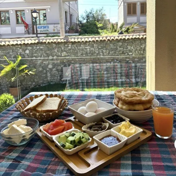 Villa Zoi A Stay to Remember I Located inside the Castle of Elbasan, on a historic Roman road Via Egnatia I Homemade Breakfast, hotel in Elbasan