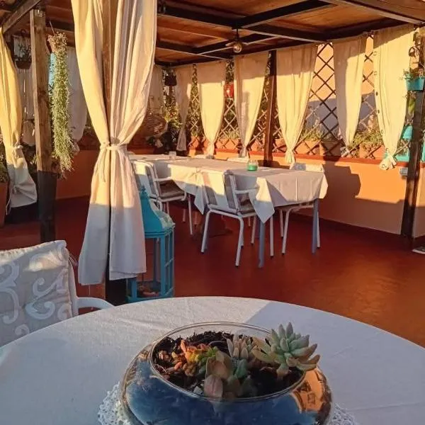 Belli come il Sole, hotel Serri városában