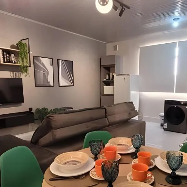 AP103 - Apartamento com A/C no centro, hotel in São Miguel dʼOeste
