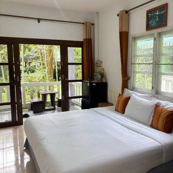 Khaosok gallery & camp, hótel í Ban Phang Kan Nua