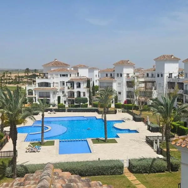 Exclusive Silent & Sunny Top Floor Apartement, 2 Pools & Golfview, hotel in Roldán
