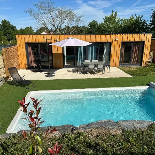 Les Chalets du Pialou, hotel in Cosnac