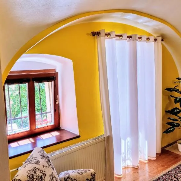 Historical house in the center Levoča with parking, hotel en Levoča