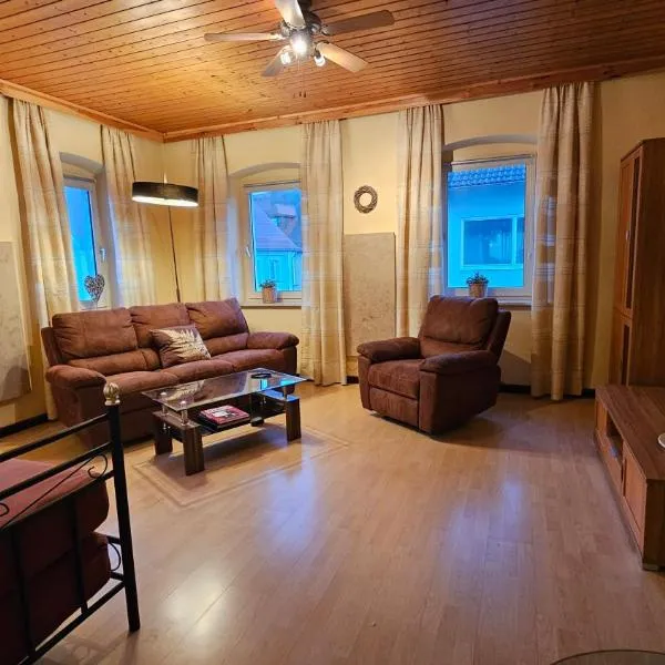 Ferienwohnungen zur Post - 102, hotel v destinaci Weidenberg